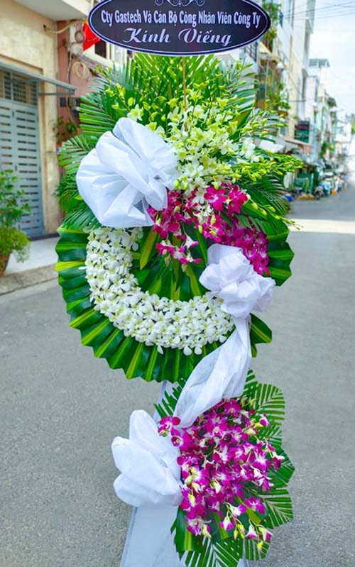 vong hoa chia buon dam tang